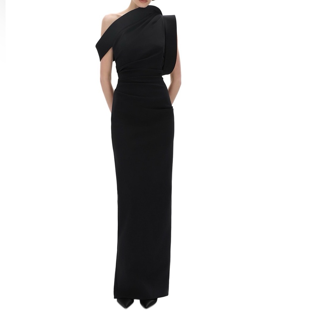 Elegant One-Shoulder Black Evening Gown